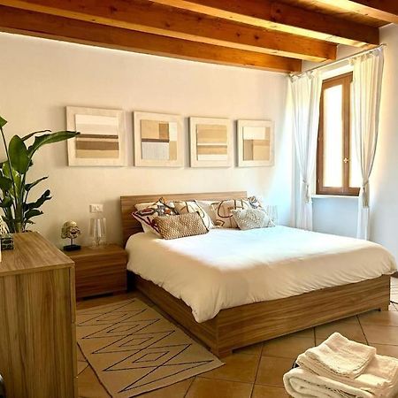 Appartamento Santa Maria Desenzano del Garda Bagian luar foto