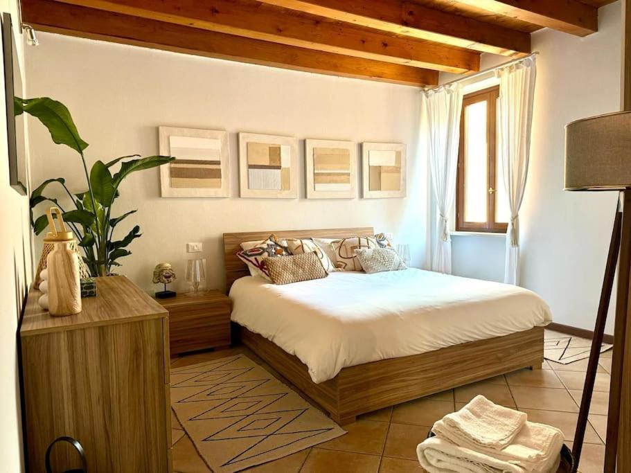Appartamento Santa Maria Desenzano del Garda Bagian luar foto